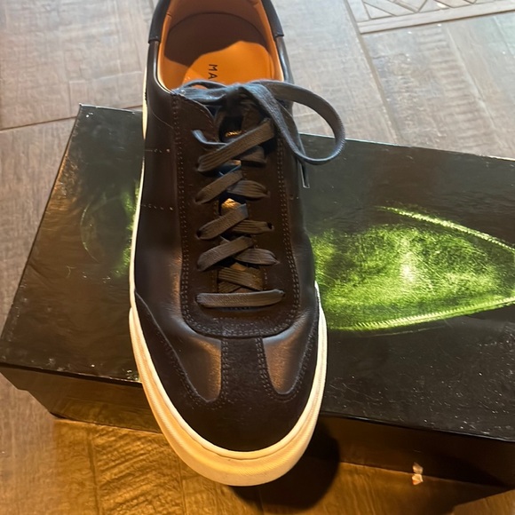 Navy blue used magnannl sneakers - Picture 2 of 4